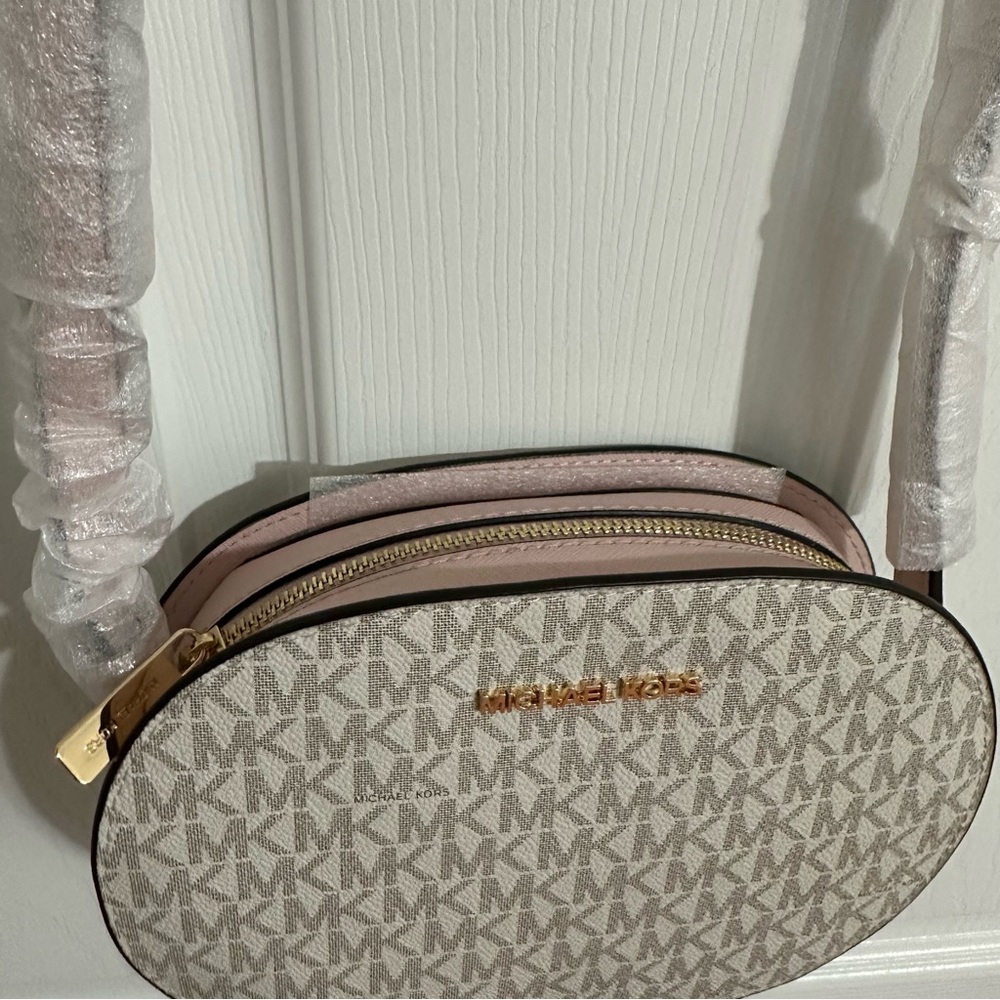 Michael Kors: Jet Set Travel MD Oval XBody (Crossbody) Bag - Picture 2 of 13